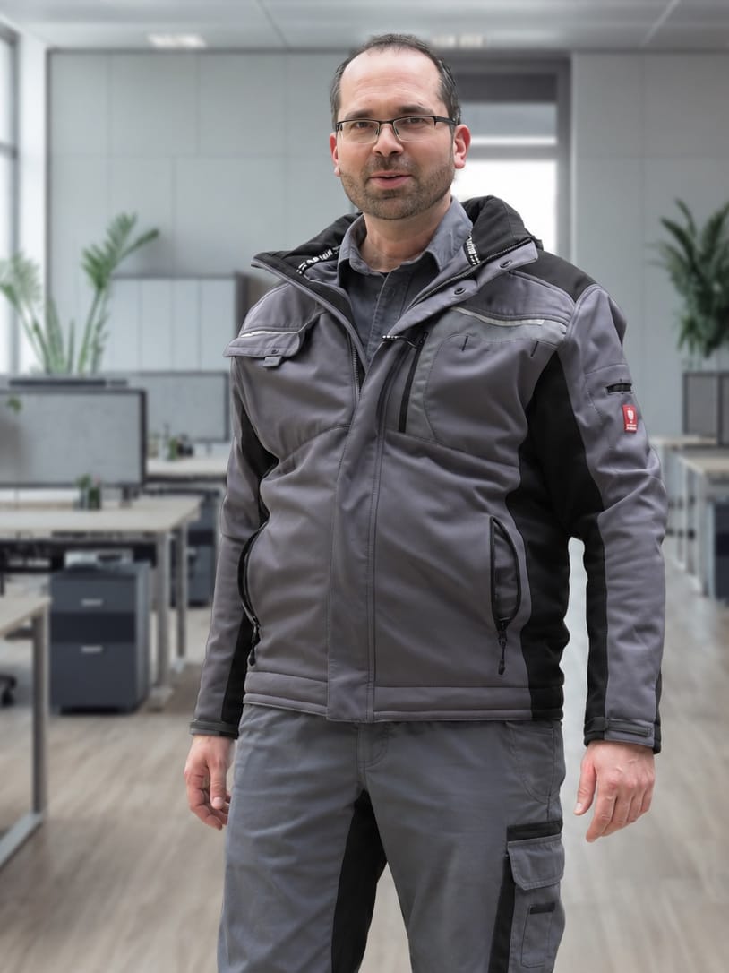 e-check.nrw – Roman Kluke – Eigentümer von e-check.nrw – als Portraitaufnahme in einem Büro.